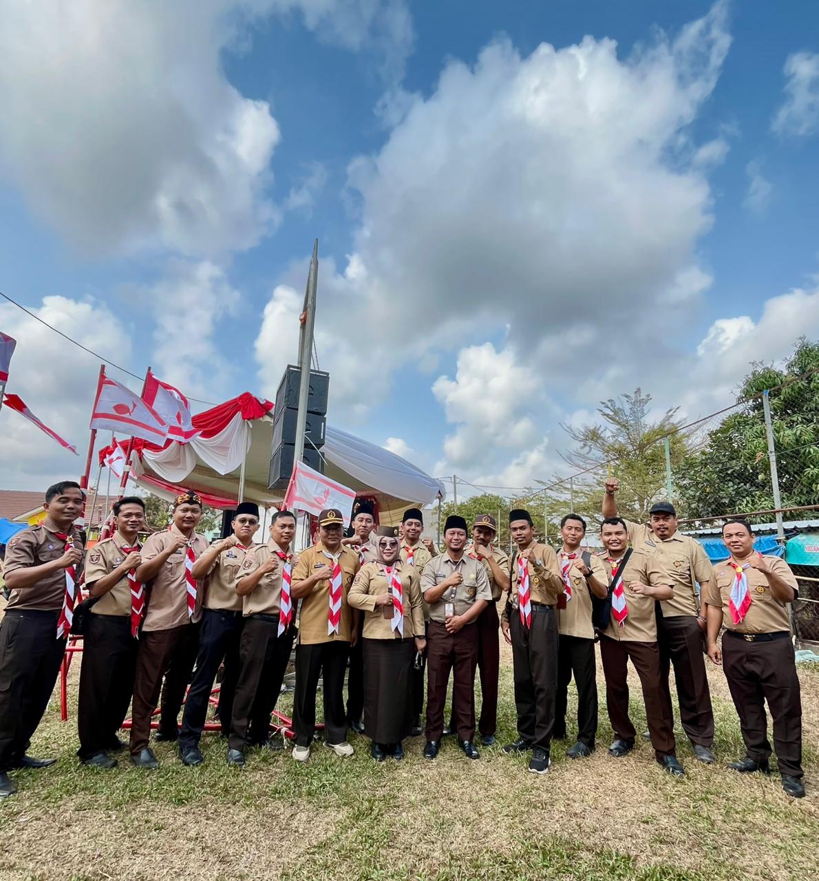 Kobarkan Semangat Dasa Darma, Seluruh Guru SKANSAMURA Meriahkan Upacara HUT Pramuka ke-65